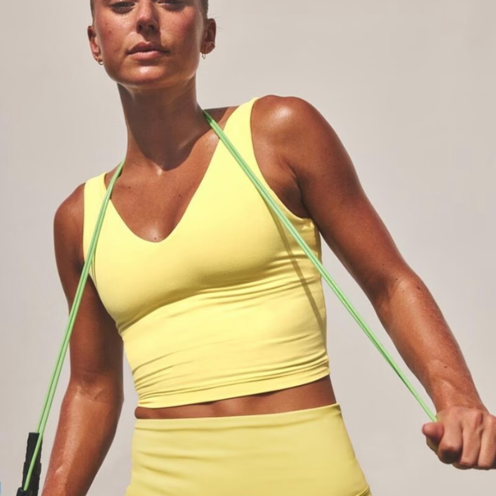 Athleta Transcend cropped v neck sports bra